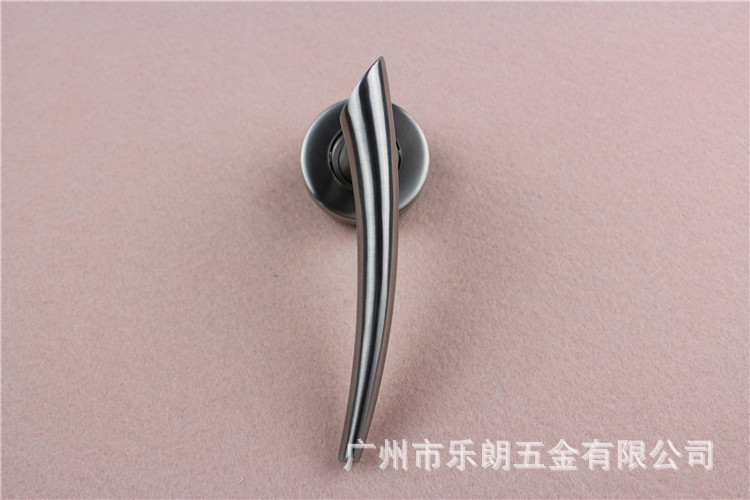 RLH-39 歐式精鑄門(mén)用鎖實(shí)心把手